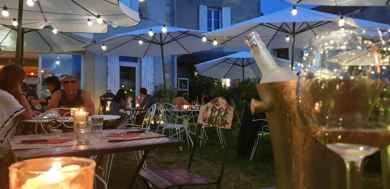 Les Appartements D Artiste De La Villa Du 15 - Restaurant La Maison - Piscine Chauffee Les Eyzies Exterior foto